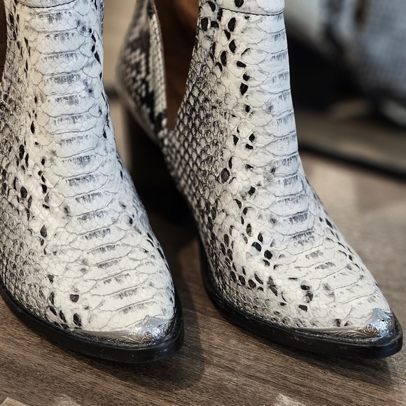 Jeffrey Campbell Cromwell Black White Snakeskin Western Leather Ankle Bootie - Picture 3 of 12